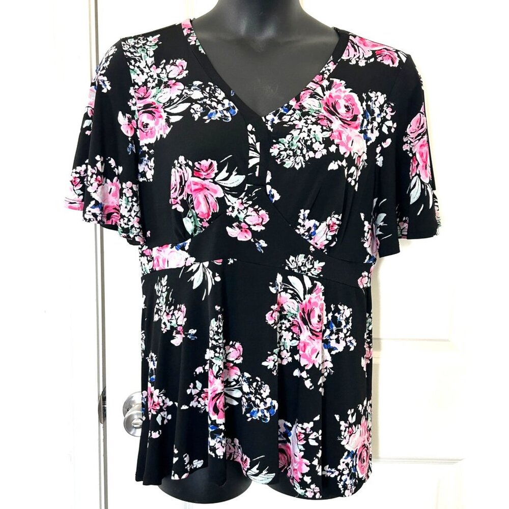 Torrid Black Floral V-Neck Peplum Blouse - Picture 2 of 8